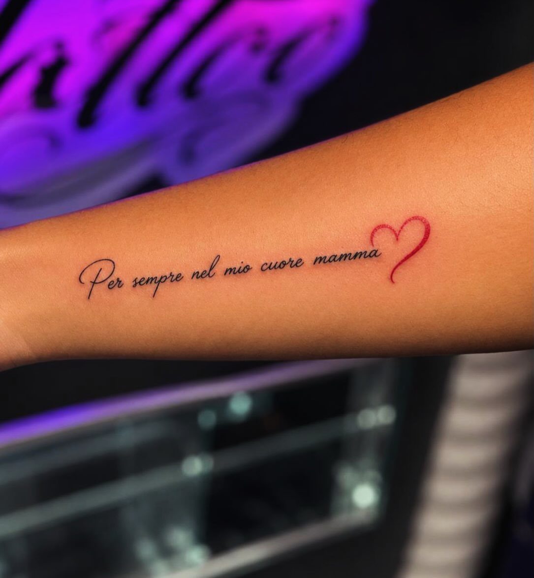 Forearm tattoo with Italian text about mom and a small red heart
